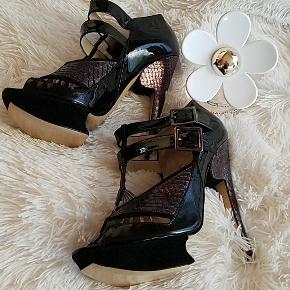 Shoes - Picture 2 of 5
